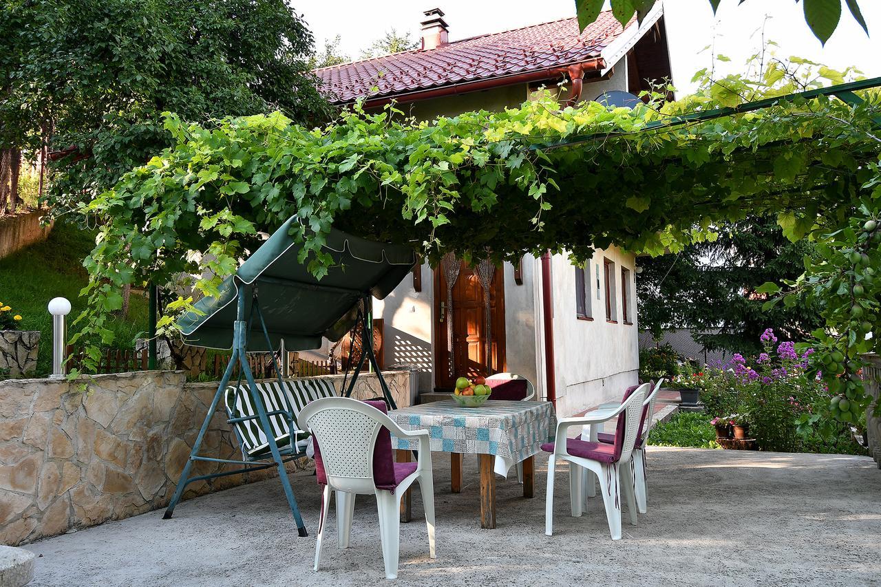 Keep Calm Garden Villa ซาราเยโว ภายนอก รูปภาพ